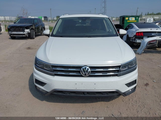 Продажа на аукционе авто 2018 Volkswagen Tiguan Highline, vin: 3VV4B7AX5JM056113, номер лота: 12614890