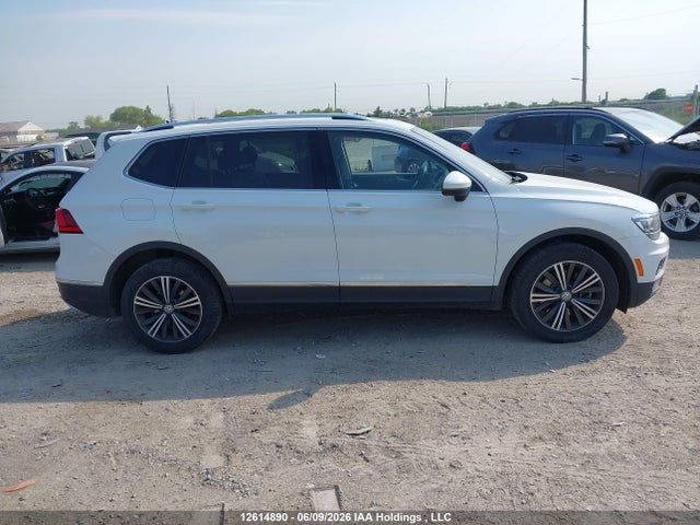 Продажа на аукционе авто 2018 Volkswagen Tiguan Highline, vin: 3VV4B7AX5JM056113, номер лота: 12614890