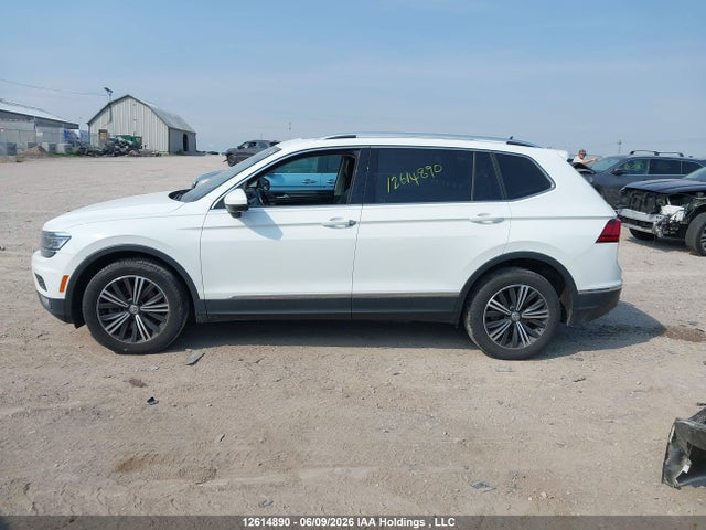 Продажа на аукционе авто 2018 Volkswagen Tiguan Highline, vin: 3VV4B7AX5JM056113, номер лота: 12614890