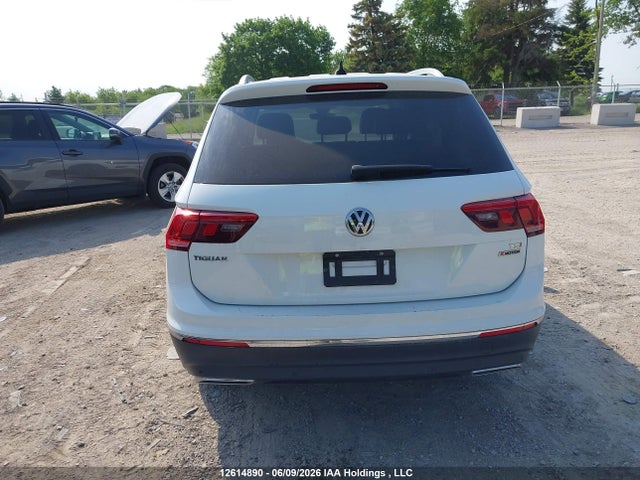 Продажа на аукционе авто 2018 Volkswagen Tiguan Highline, vin: 3VV4B7AX5JM056113, номер лота: 12614890