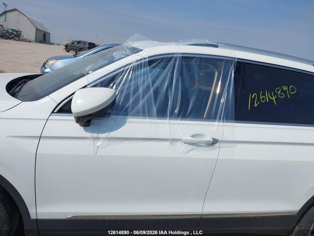 Продажа на аукционе авто 2018 Volkswagen Tiguan Highline, vin: 3VV4B7AX5JM056113, номер лота: 12614890