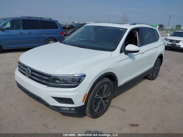 Продажа на аукционе авто 2018 Volkswagen Tiguan Highline, vin: 3VV4B7AX5JM056113, номер лота: 12614890