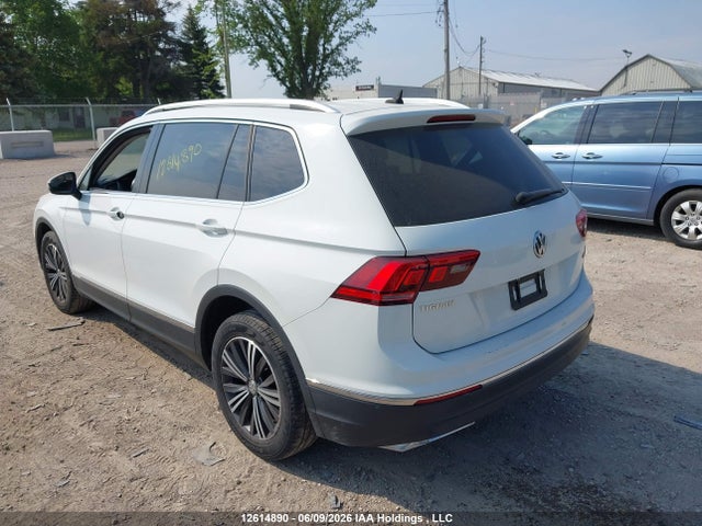 Продажа на аукционе авто 2018 Volkswagen Tiguan Highline, vin: 3VV4B7AX5JM056113, номер лота: 12614890