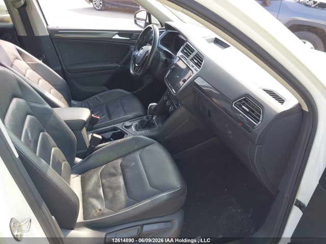 Продажа на аукционе авто 2018 Volkswagen Tiguan Highline, vin: 3VV4B7AX5JM056113, номер лота: 12614890