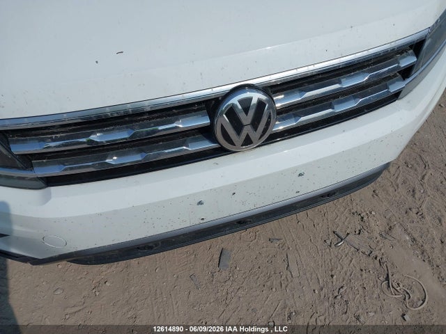 Продажа на аукционе авто 2018 Volkswagen Tiguan Highline, vin: 3VV4B7AX5JM056113, номер лота: 12614890