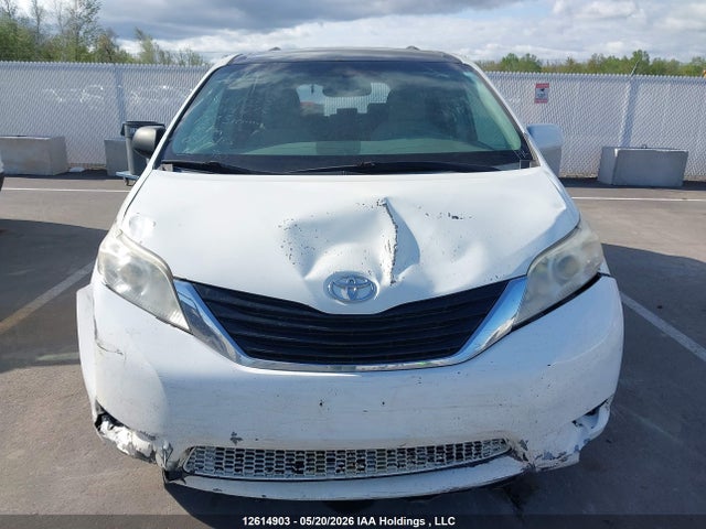 12614903 :رقم المزاد ، 5TDKK3DC5DS294572 vin ، 2013 Toyota Sienna Le 8 Passenger مزاد بيع