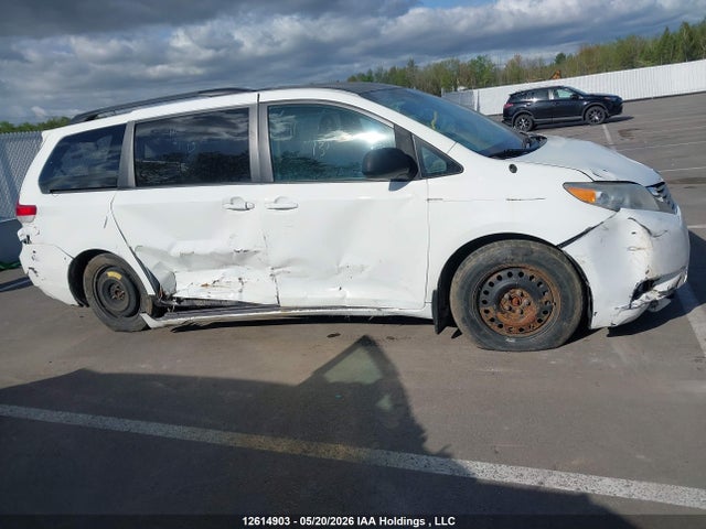 12614903 :رقم المزاد ، 5TDKK3DC5DS294572 vin ، 2013 Toyota Sienna Le 8 Passenger مزاد بيع