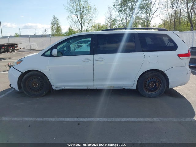12614903 :رقم المزاد ، 5TDKK3DC5DS294572 vin ، 2013 Toyota Sienna Le 8 Passenger مزاد بيع