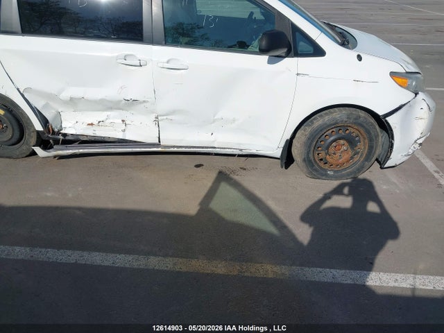 12614903 :رقم المزاد ، 5TDKK3DC5DS294572 vin ، 2013 Toyota Sienna Le 8 Passenger مزاد بيع