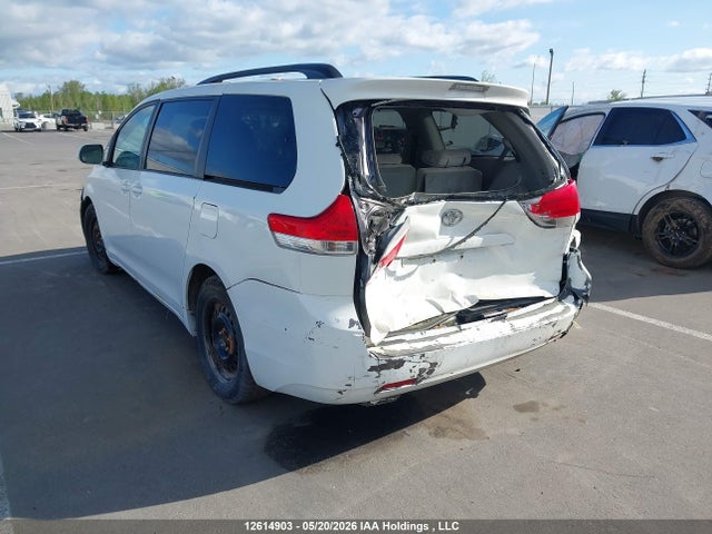 12614903 :رقم المزاد ، 5TDKK3DC5DS294572 vin ، 2013 Toyota Sienna Le 8 Passenger مزاد بيع
