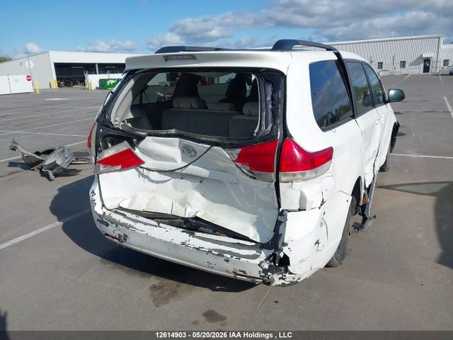 12614903 :رقم المزاد ، 5TDKK3DC5DS294572 vin ، 2013 Toyota Sienna Le 8 Passenger مزاد بيع