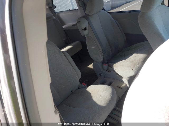 12614903 :رقم المزاد ، 5TDKK3DC5DS294572 vin ، 2013 Toyota Sienna Le 8 Passenger مزاد بيع