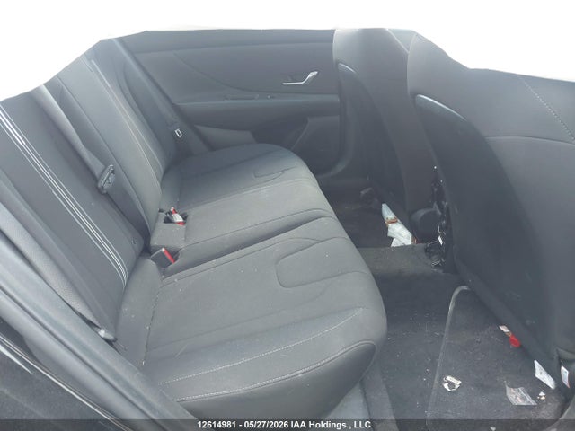 KMHLM4AG3NU257637 Hyundai Elantra