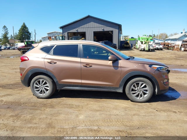 2016 Hyundai Tucson Premium მანქანა იყიდება აუქციონზე, vin: KM8J3CA40GU071146, აუქციონის ნომერი: 12614995