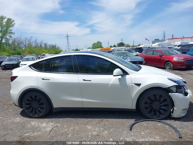 Tesla Model Y 2022 7SAYGDEF0NF397949 Image 13