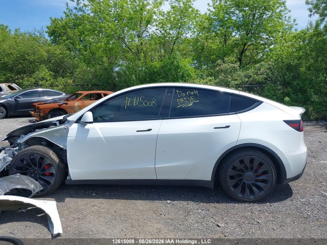 Tesla Model Y 2022 7SAYGDEF0NF397949 Image 14