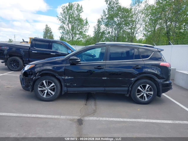 12615072 :رقم المزاد ، 2T3WFREV9JW500639 vin ، 2018 Toyota Rav4 Xle مزاد بيع