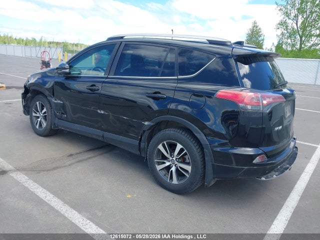 12615072 :رقم المزاد ، 2T3WFREV9JW500639 vin ، 2018 Toyota Rav4 Xle مزاد بيع