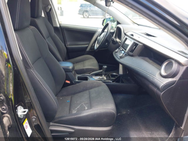 12615072 :رقم المزاد ، 2T3WFREV9JW500639 vin ، 2018 Toyota Rav4 Xle مزاد بيع
