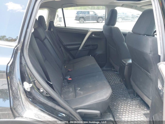 12615072 :رقم المزاد ، 2T3WFREV9JW500639 vin ، 2018 Toyota Rav4 Xle مزاد بيع