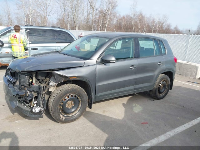 WVGKV7AX8FW537540 Volkswagen Tiguan Trendline