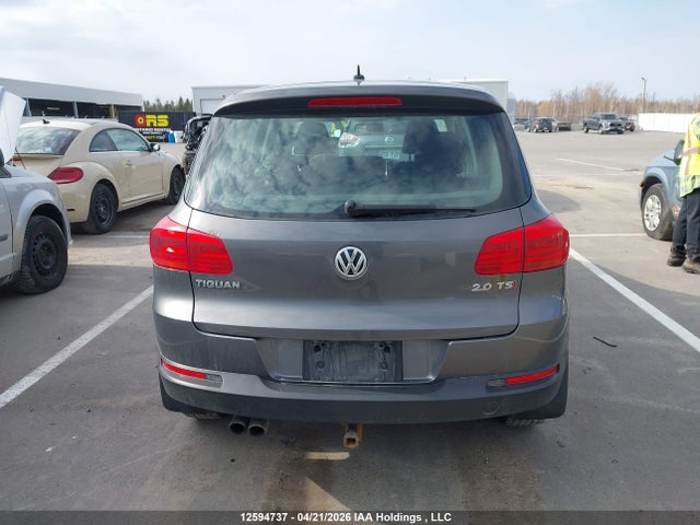 WVGKV7AX8FW537540 Volkswagen Tiguan Trendline