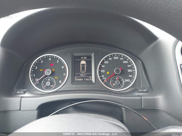 WVGKV7AX8FW537540 Volkswagen Tiguan Trendline