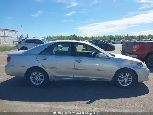 2005 Toyota Camry Le/se/std/xle მანქანა იყიდება აუქციონზე, vin: 4T1BE32K15U992932, აუქციონის ნომერი: 12615201