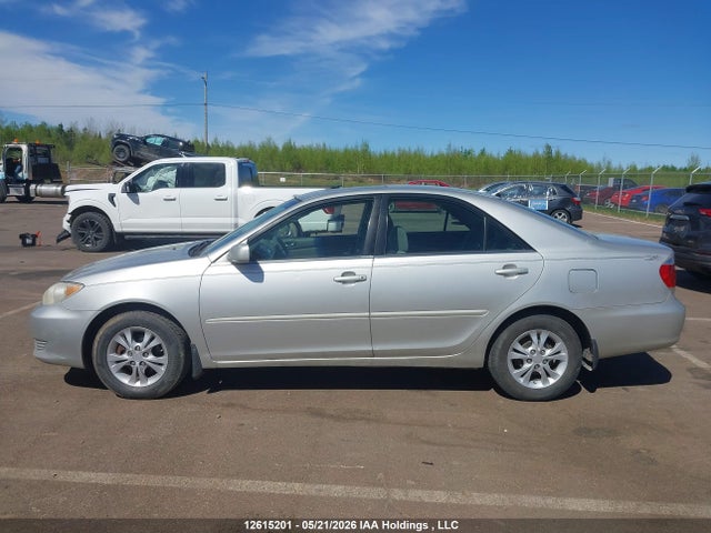 2005 Toyota Camry Le/se/std/xle მანქანა იყიდება აუქციონზე, vin: 4T1BE32K15U992932, აუქციონის ნომერი: 12615201