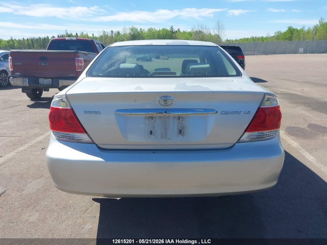2005 Toyota Camry Le/se/std/xle მანქანა იყიდება აუქციონზე, vin: 4T1BE32K15U992932, აუქციონის ნომერი: 12615201