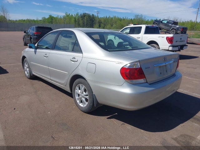 2005 Toyota Camry Le/se/std/xle მანქანა იყიდება აუქციონზე, vin: 4T1BE32K15U992932, აუქციონის ნომერი: 12615201