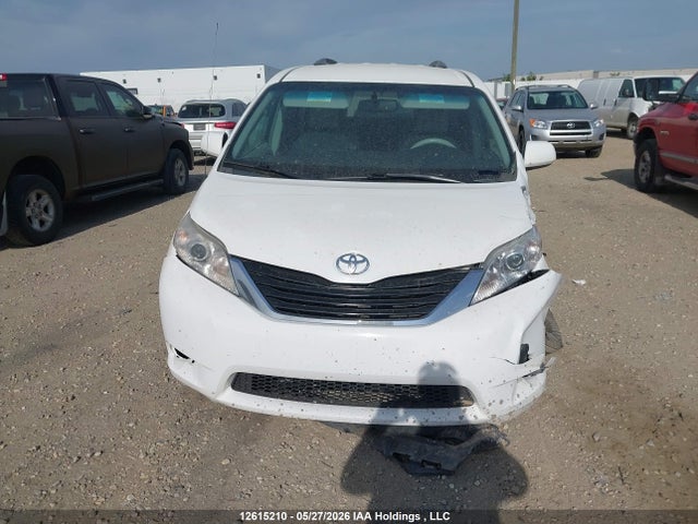 2013 Toyota Sienna Le V6 მანქანა იყიდება აუქციონზე, vin: 5TDKK3DC7DS377291, აუქციონის ნომერი: 12615210