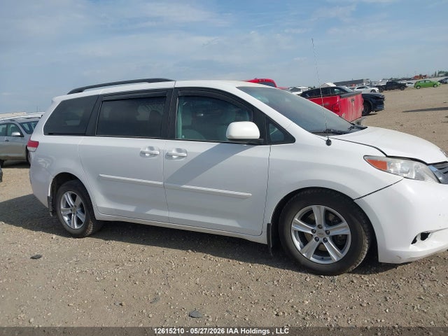 2013 Toyota Sienna Le V6 მანქანა იყიდება აუქციონზე, vin: 5TDKK3DC7DS377291, აუქციონის ნომერი: 12615210