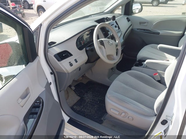 2013 Toyota Sienna Le V6 მანქანა იყიდება აუქციონზე, vin: 5TDKK3DC7DS377291, აუქციონის ნომერი: 12615210