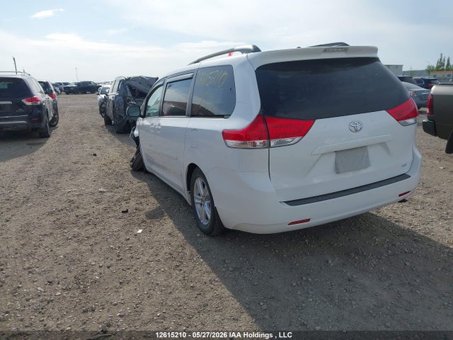 2013 Toyota Sienna Le V6 მანქანა იყიდება აუქციონზე, vin: 5TDKK3DC7DS377291, აუქციონის ნომერი: 12615210