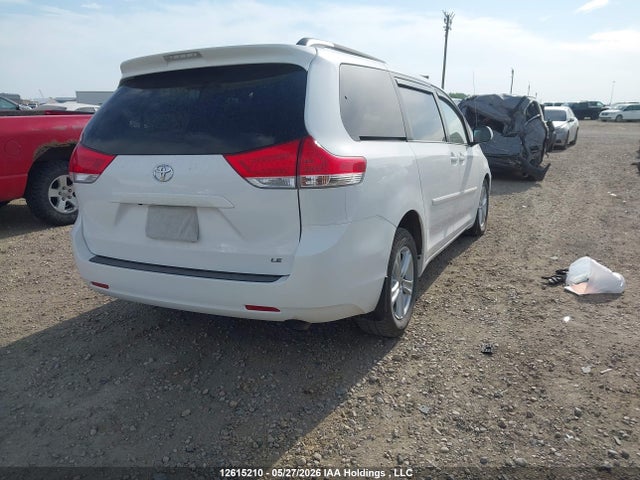 2013 Toyota Sienna Le V6 მანქანა იყიდება აუქციონზე, vin: 5TDKK3DC7DS377291, აუქციონის ნომერი: 12615210