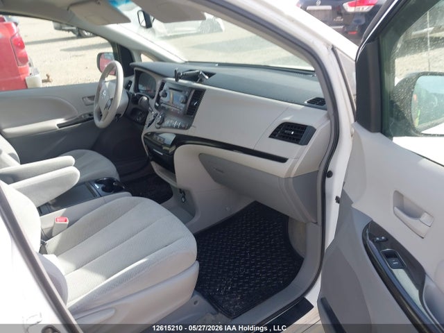 2013 Toyota Sienna Le V6 მანქანა იყიდება აუქციონზე, vin: 5TDKK3DC7DS377291, აუქციონის ნომერი: 12615210