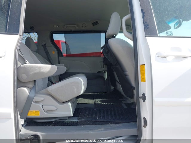2013 Toyota Sienna Le V6 მანქანა იყიდება აუქციონზე, vin: 5TDKK3DC7DS377291, აუქციონის ნომერი: 12615210