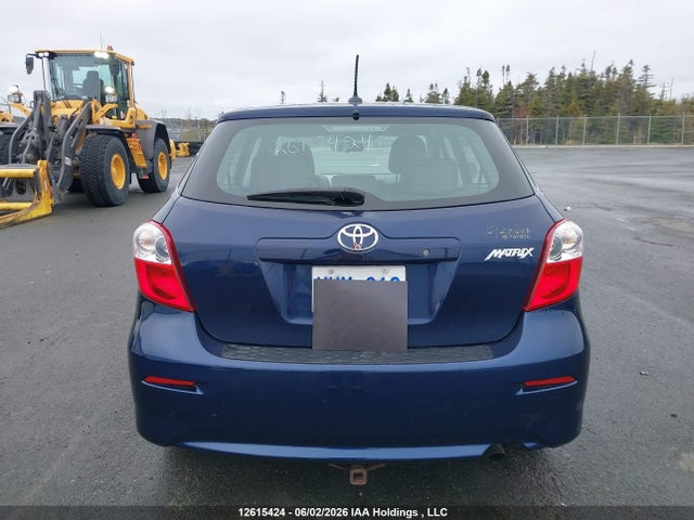 12615424 :رقم المزاد ، 2T1KU4EE4CC867680 vin ، 2012 Toyota Matrix مزاد بيع