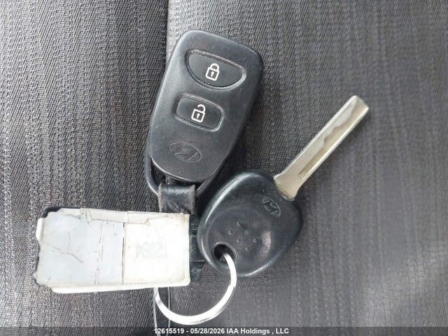 KMHCT5AE8GU303778 Hyundai ACCENT SE