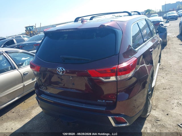 2018 Toyota Highlander Se/xle მანქანა იყიდება აუქციონზე, vin: 5TDJZRFH3JS857004, აუქციონის ნომერი: 12615520