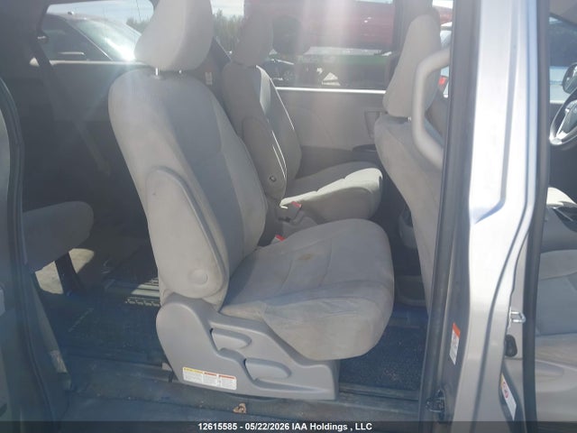 Продажа на аукционе авто 2018 Toyota Sienna L, vin: 5TDZZ3DC2JS926692, номер лота: 12615585
