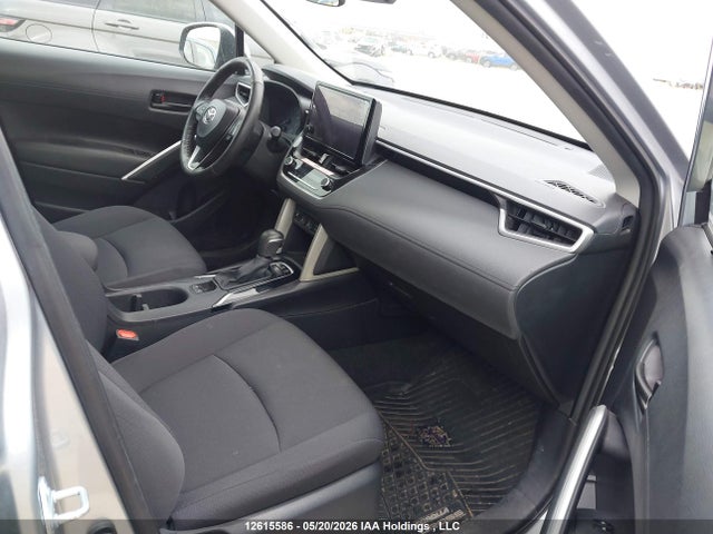 7MUCAABG4RV116554 Toyota Corolla Cross Le