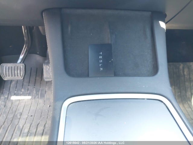 7SAYGDEE8RF071300 Tesla Model Y