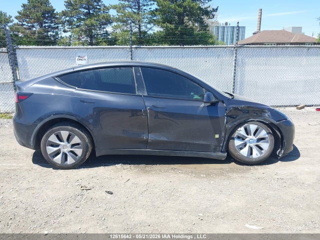 7SAYGDEE8RF071300 Tesla Model Y