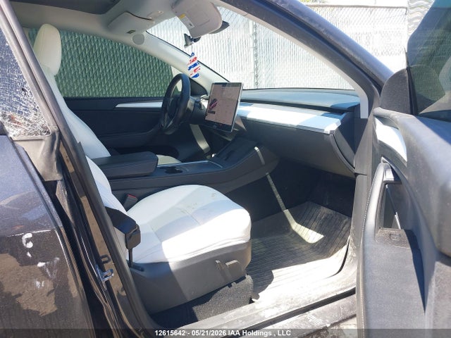 7SAYGDEE8RF071300 Tesla Model Y