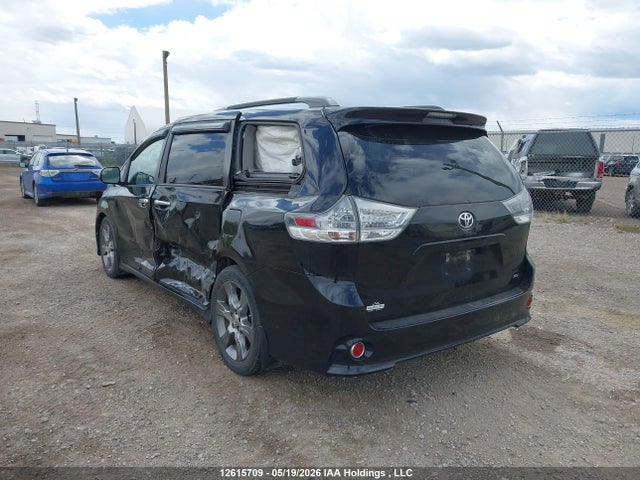 12615709 :رقم المزاد ، 5TDXK3DC7FS556777 vin ، 2015 Toyota Sienna Sport مزاد بيع