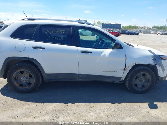1C4PJMAS4FW704386 Jeep Cherokee