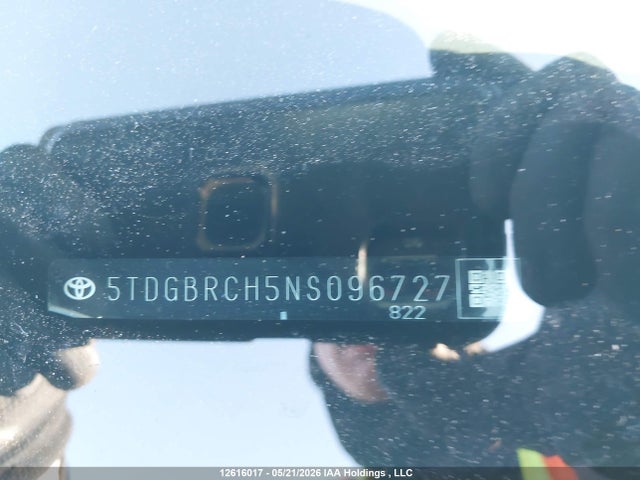 12616017 :رقم المزاد ، 5TDGBRCH5NS096727 vin ، 2022 Toyota Highlander Hybrid Hybrid مزاد بيع