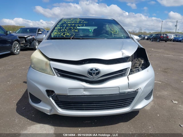 12614064 :رقم المزاد ، JTDKTUD32CD537221 vin ، 2012 Toyota Yaris Le مزاد بيع